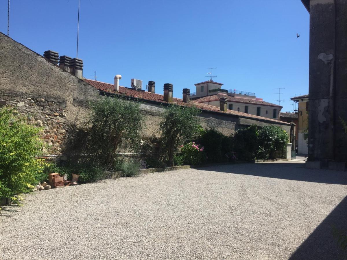 Ferienwohnung Di Vittorio Loft Desenzano del Garda Exterior foto